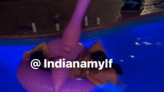 Indiana Mylf lesbian play in the pool – Onlyfans video leaked